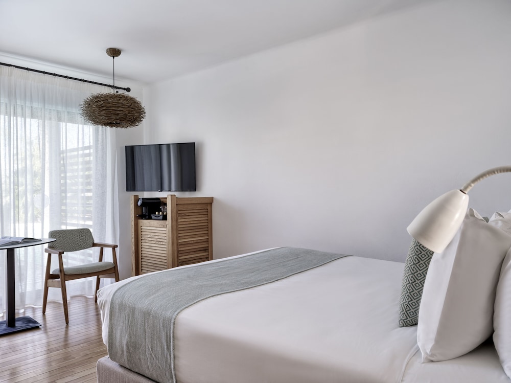 Luxury Room Sharing Pool