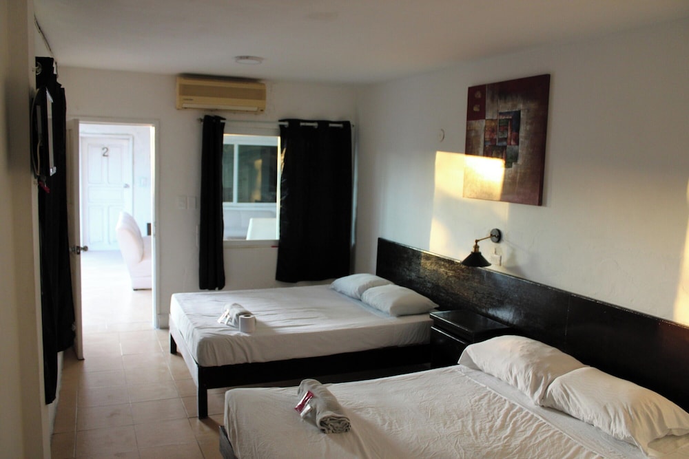 Standard Room, 2 Double Beds photo 1