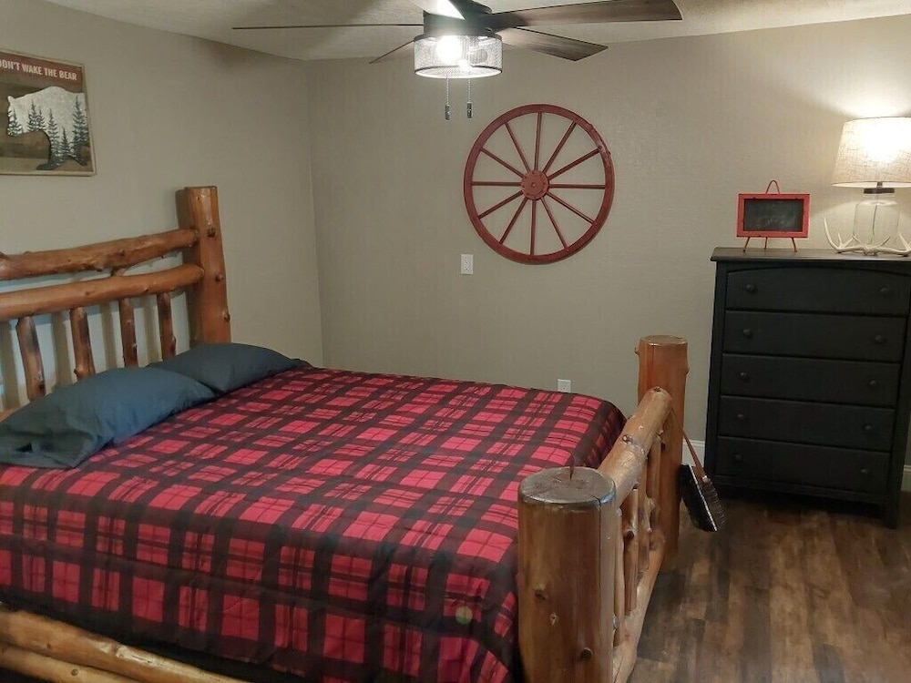 Lodge, Near Lake Texoma, Two Bedroom, Full Kitchen, Near Lake Access, Not Lake View - No Pets photo 1