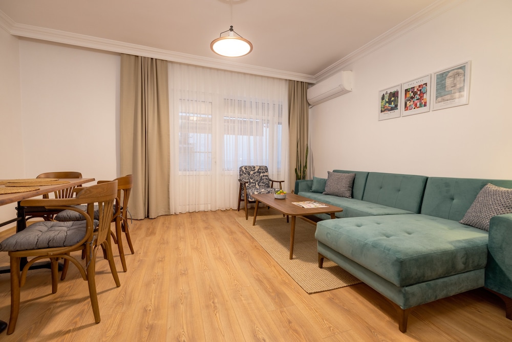 Condo, 2 Bedrooms, Sea View