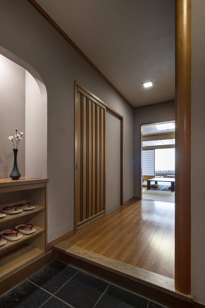 Deluxe Japanese Style Room (Main Building), Non Smoking, In-Room Dinner (Crab Course) - Photo 2