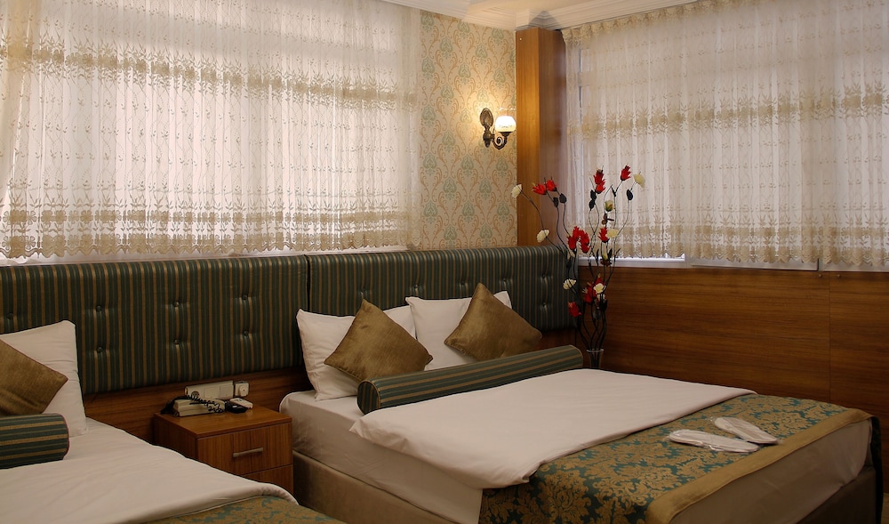 Standard Double or Twin Room, 1 Double or 2 Twin Beds photo 3