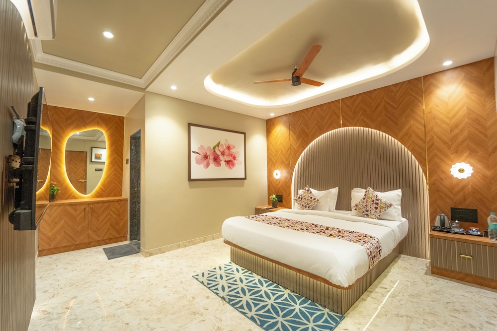 Superior Room, 1 King Bed photo 1