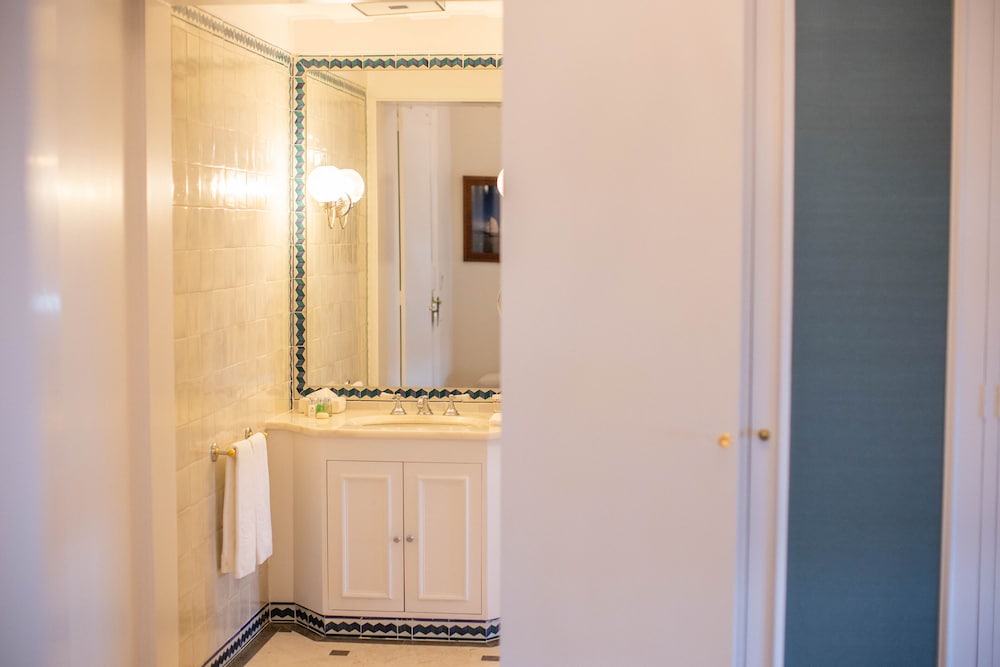 Attic Suite thumbnail 5