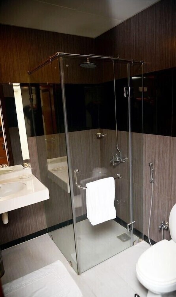 Deluxe King Room - Photo 2
