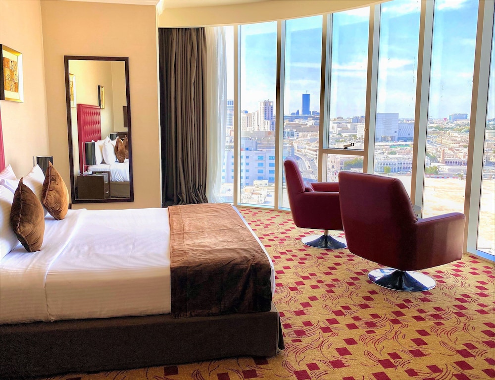 Executive Suite, 1 King Bed - Photo 1