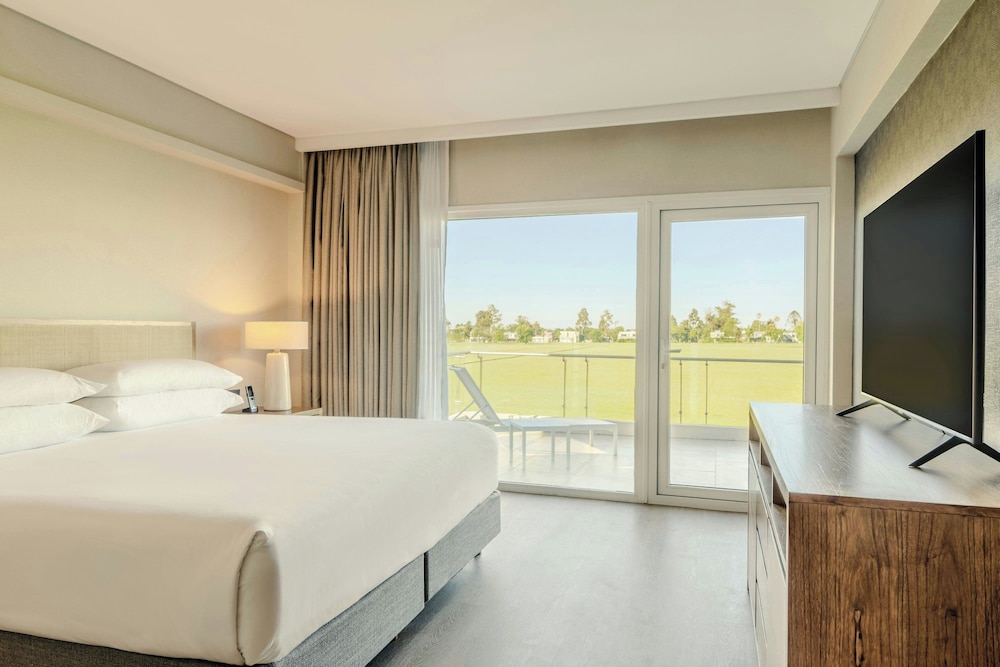 Club Suite, 1 King Bed, Balcony