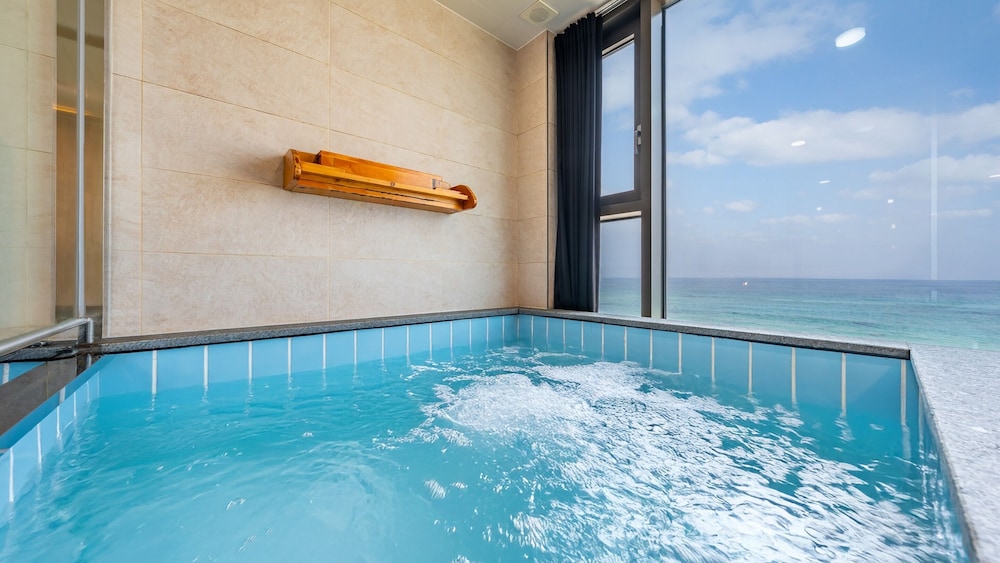 Basic Room, 1 Bedroom (A 203 (Ocean View, Jacuzzi))