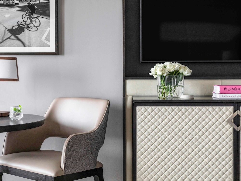 Superior Room, 2 Twin Beds, City View