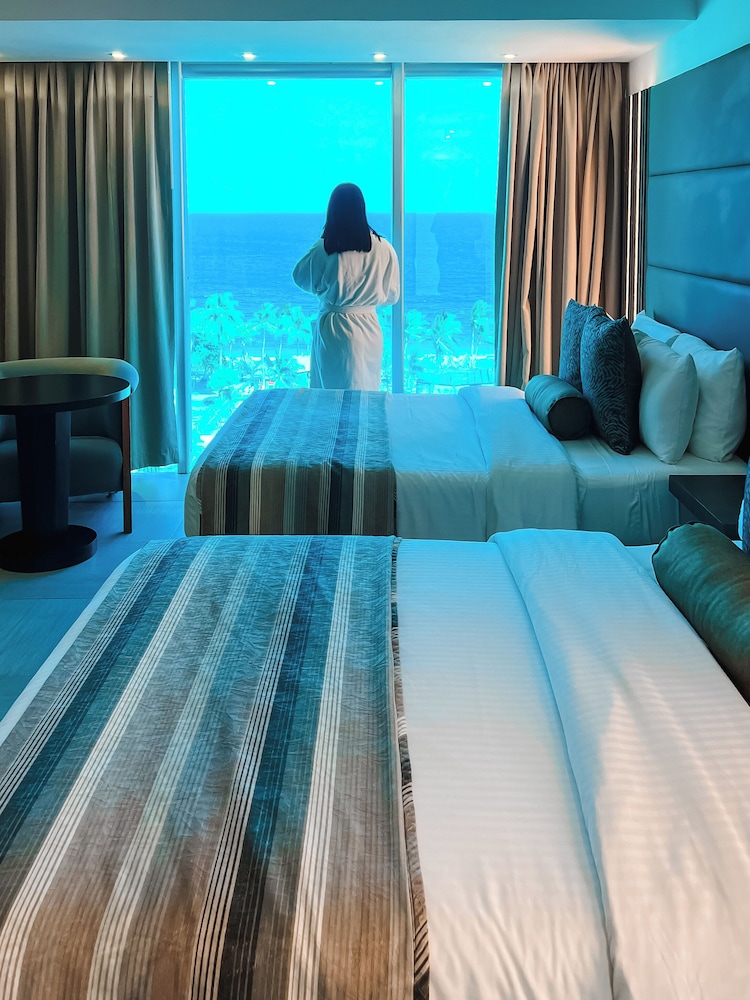 Junior Double Room, Pool View photo 2