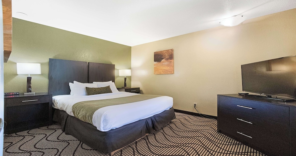 Suite, 2 Queen Beds, Non Smoking, Refrigerator & Microwave - Photo 9