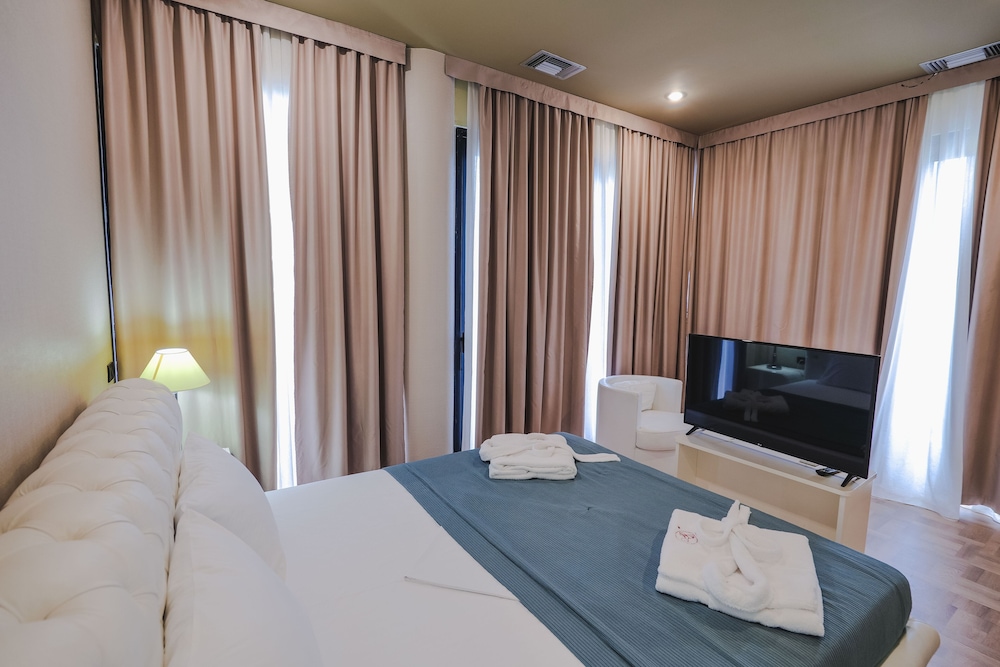 Diplomat Suite with Sea View photo 2