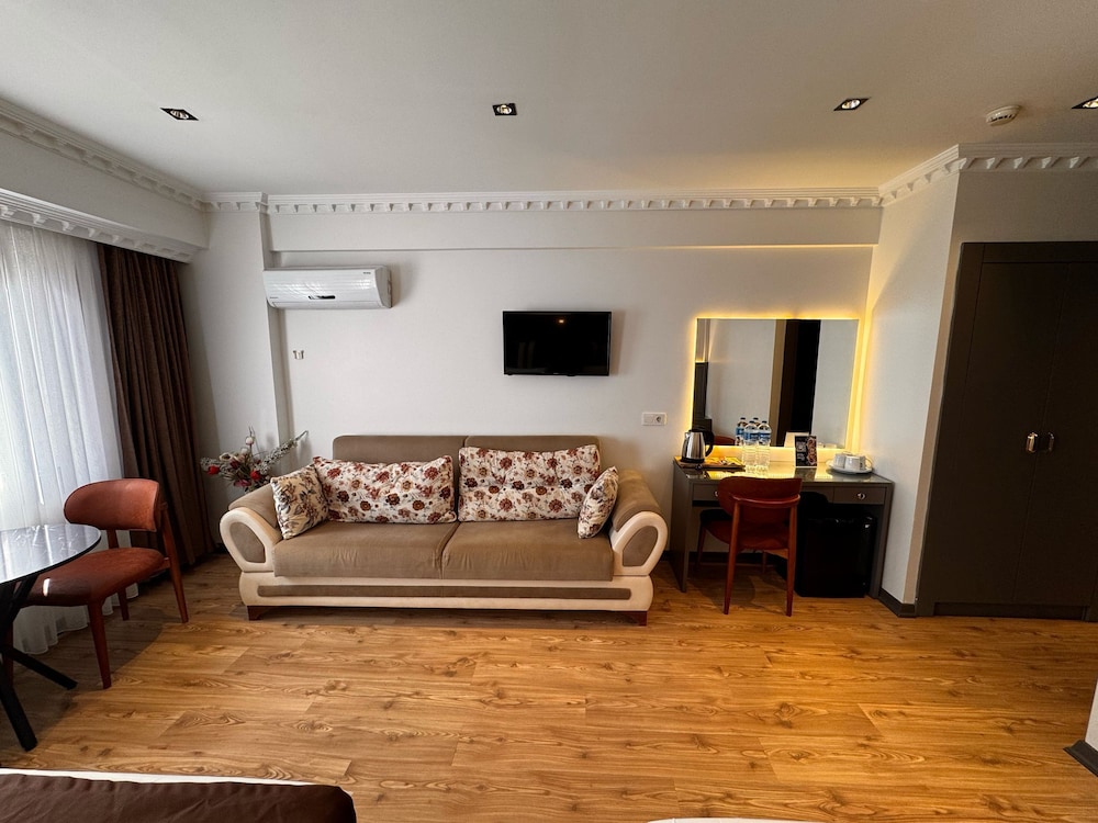 Deluxe Family Room photo 3