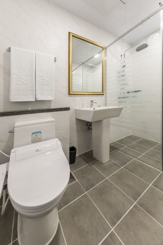 Standard Condo - Photo 4