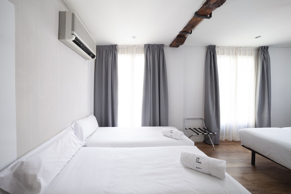 Quadruple Room - Photo 7