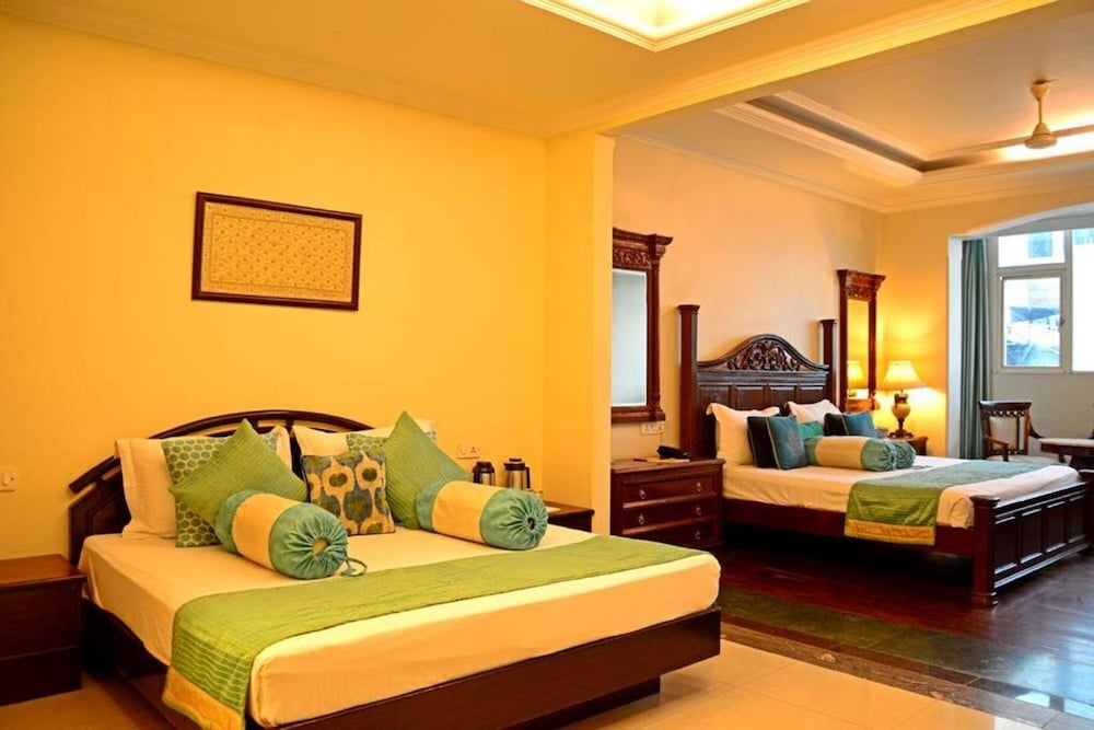 Family Room with Airport Pickup - Photo 9