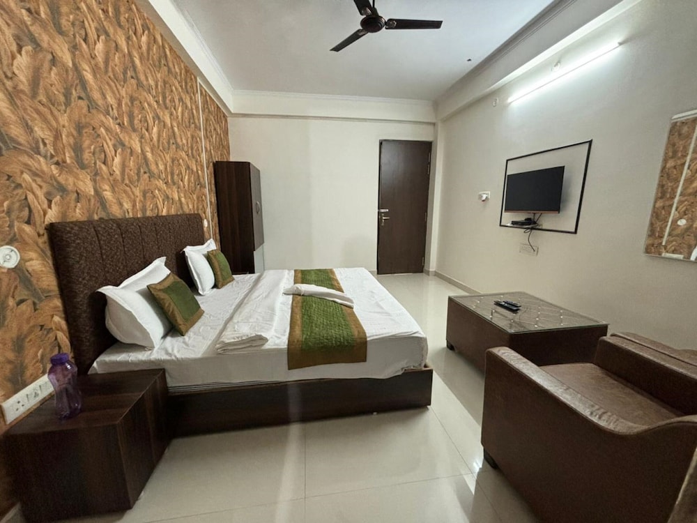 Deluxe Room - Photo 2