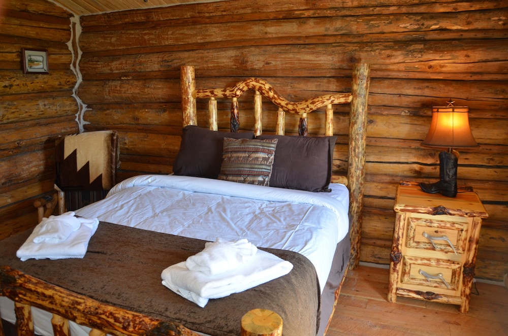Superior Cabin, 2 Bedrooms, Mountain View photo 3