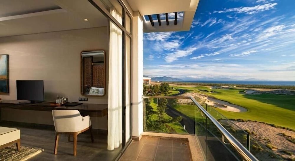 Royal Suite, Mountain View photo 2