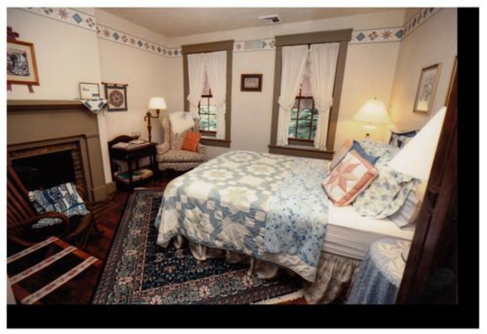 Comfort Room, Private Bathroom (Quilt Queen Room)