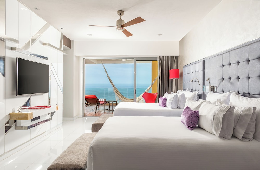 Suite Two Double Beds North