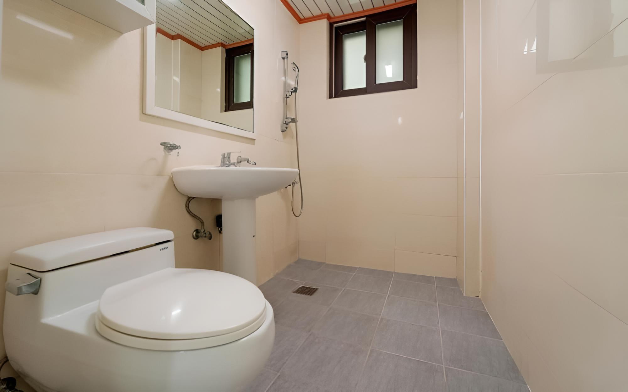 Room (Room 203 (Ocean View)-3F)