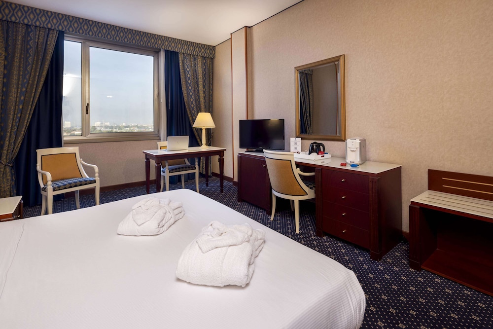 Executive Room, 1 King Bed - Photo 3