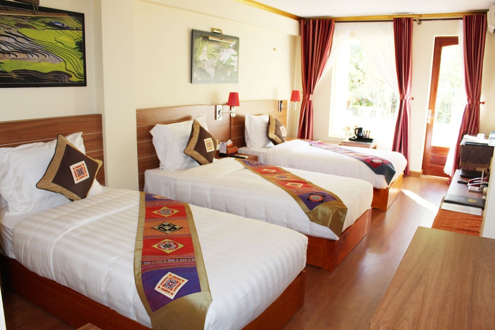 Superior Triple Room, No window photo 2