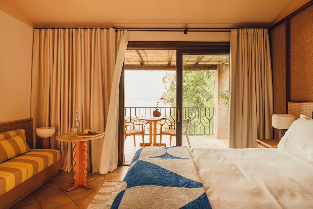 Deluxe with Sea View - Photo 6
