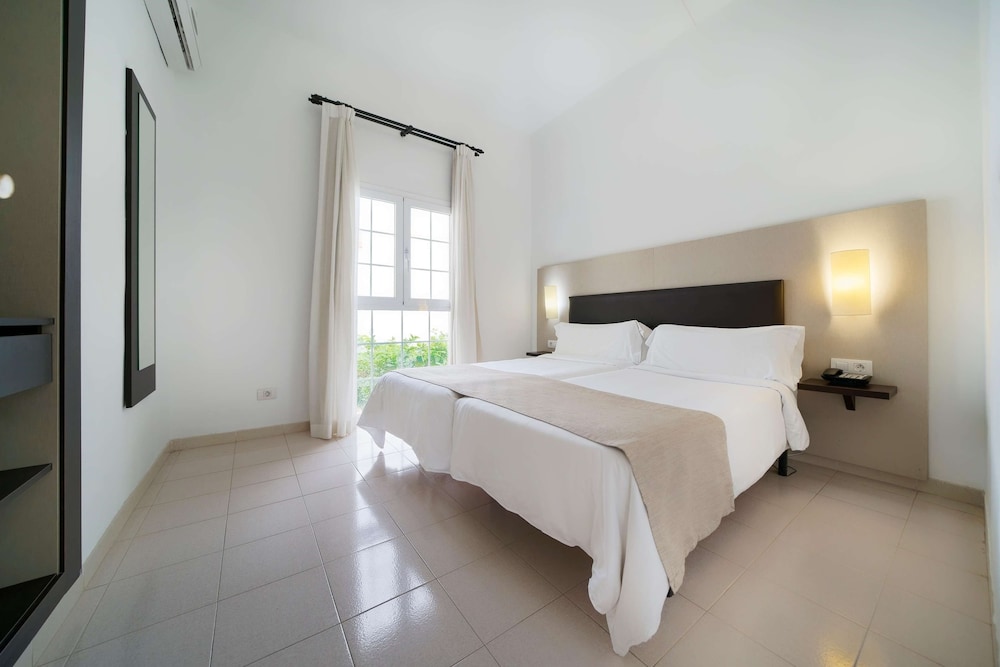 Apartment, 1 Bedroom (2 Adults And 1 Child)