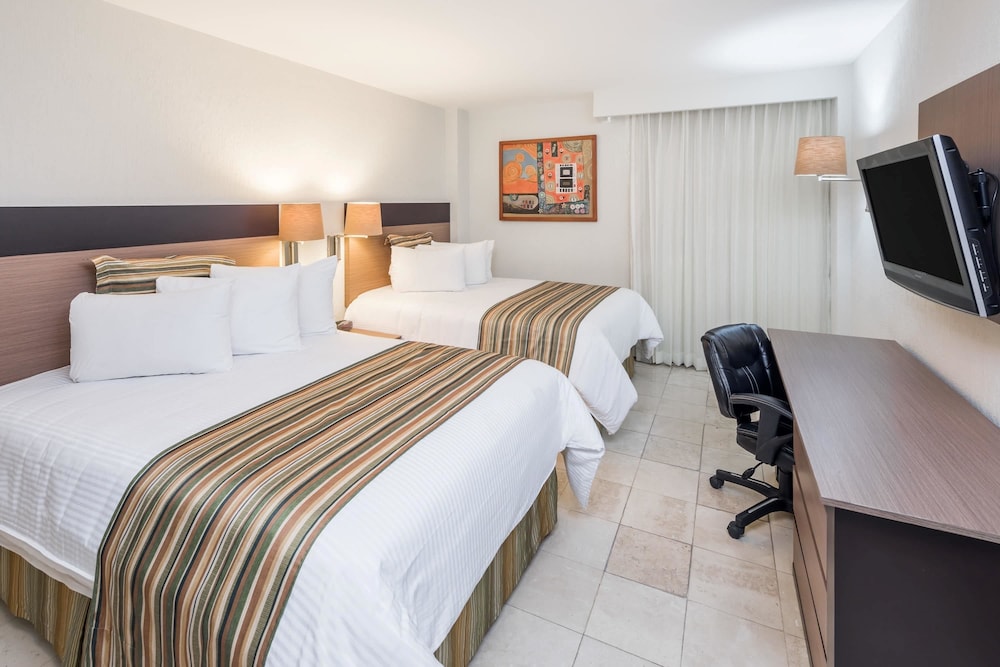 Room, 2 Double Beds, Non Smoking - Photo 1