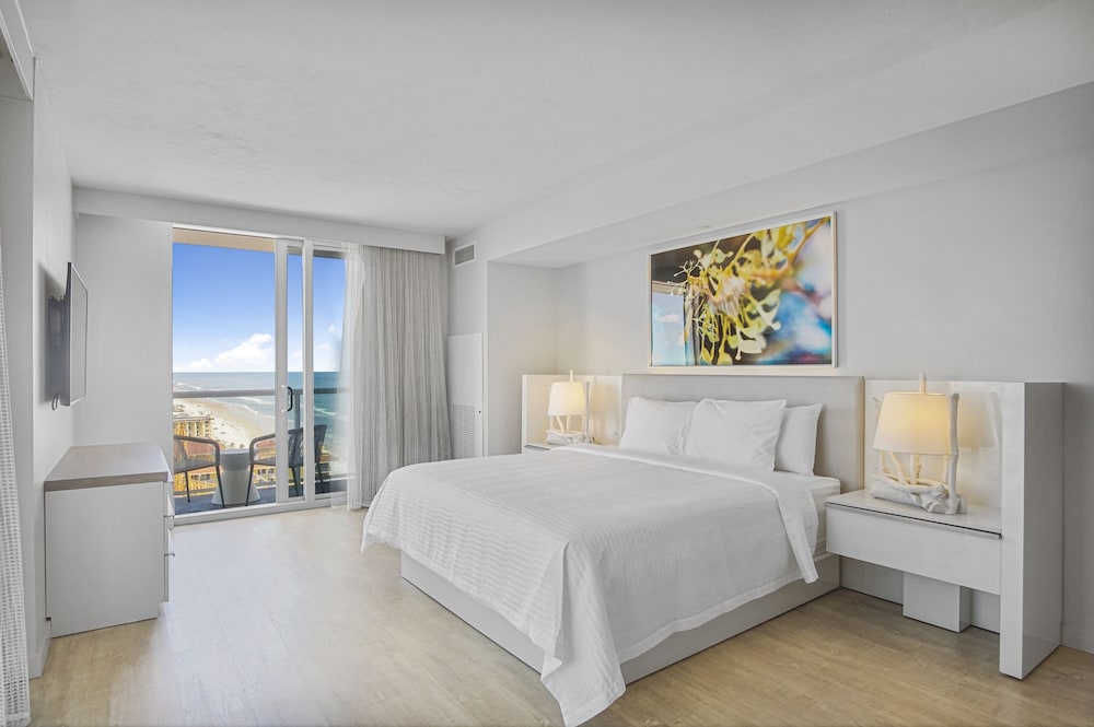 Suite, Multiple Beds, Roll-in Shower (Accessible)