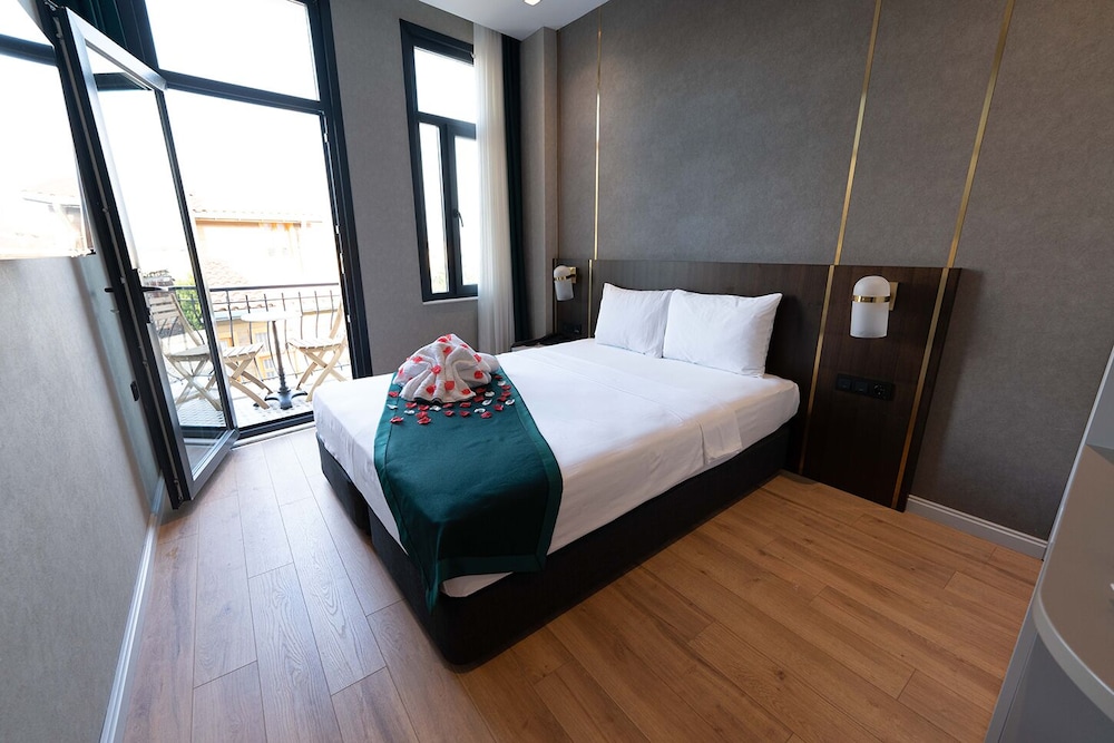 Balcony Room with partially sea view photo 1