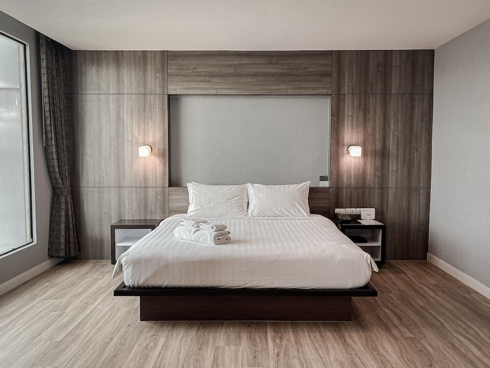 Grand Deluxe Room - Photo 1