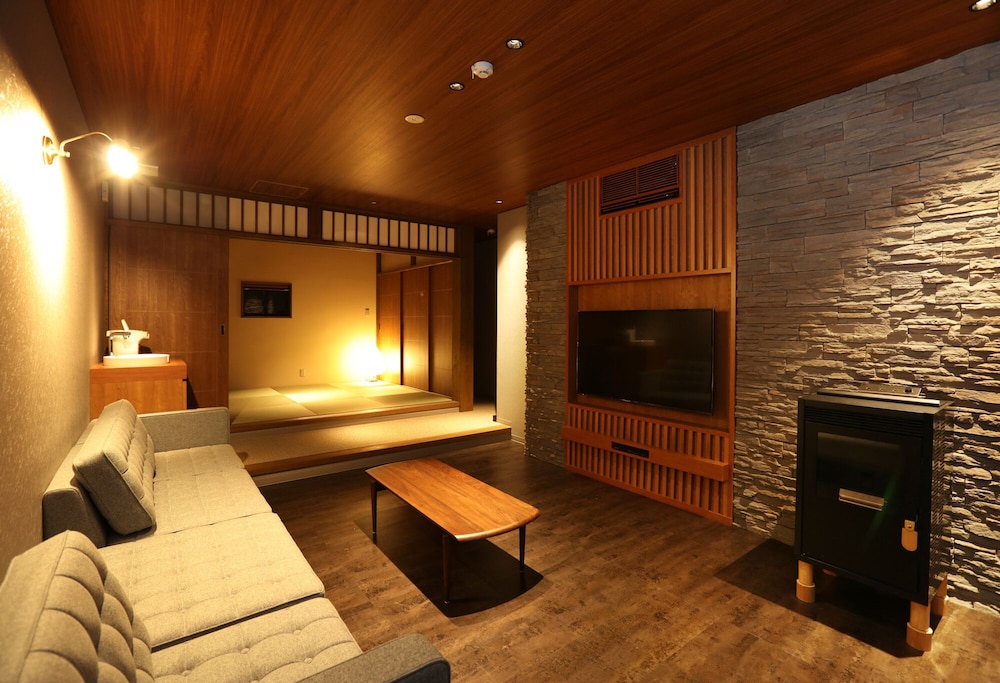 Family Quadruple Room, 2 Bedrooms, Non Smoking, Mountain View photo 1