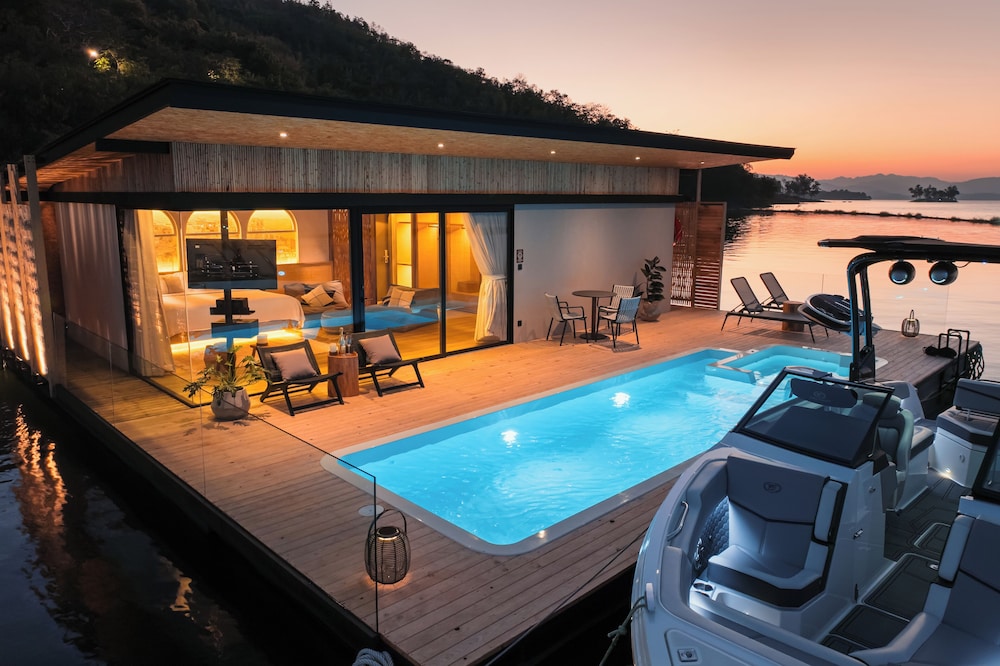 Private Pool Villa Suite - Photo 1