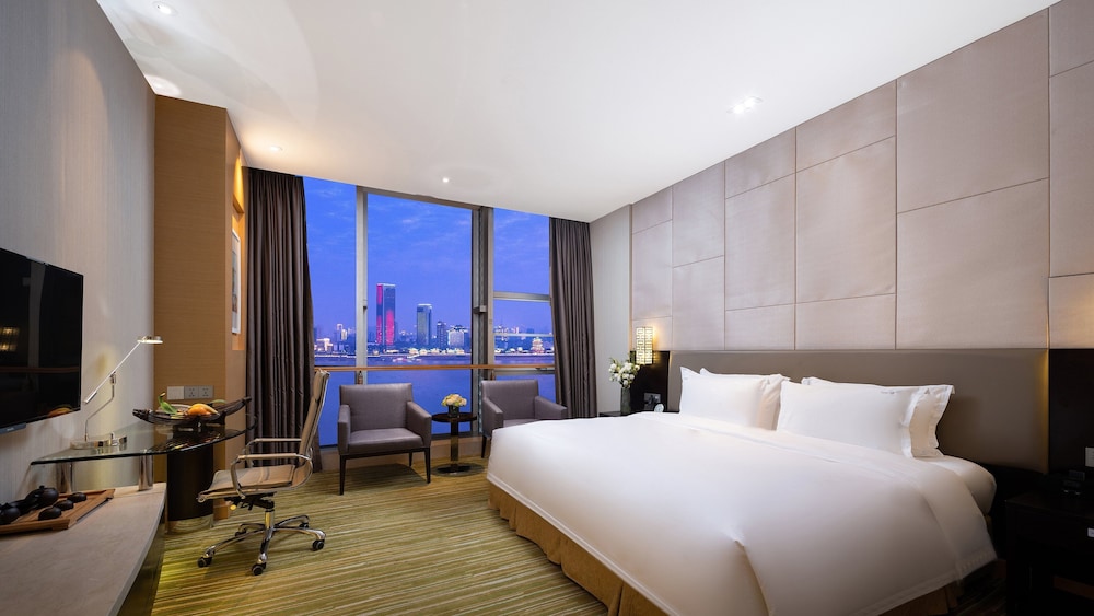 Standard Room, 1 King Bed, River View photo 1