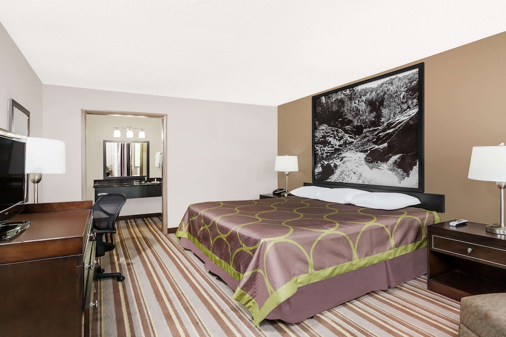 Standard Room, 1 King Bed, Smoking - Photo 3