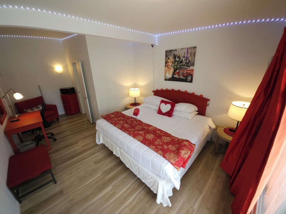 Standard Room, 1 Queen Bed, Non Smoking photo 1