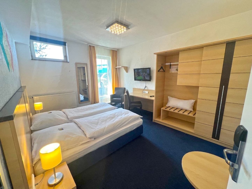 Superior Double Room Single Use, 1 Queen Bed photo 3