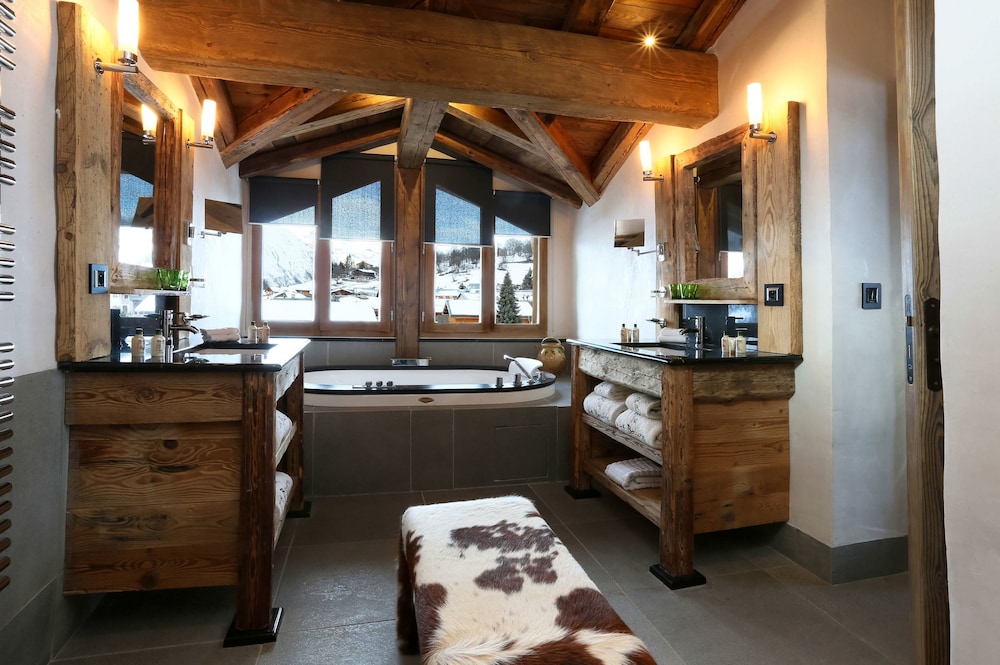 Luxury Suite - Photo 2