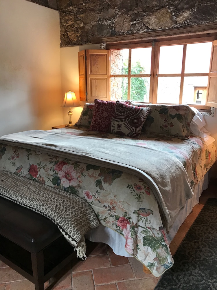 Standard Suite (King #1) photo 1