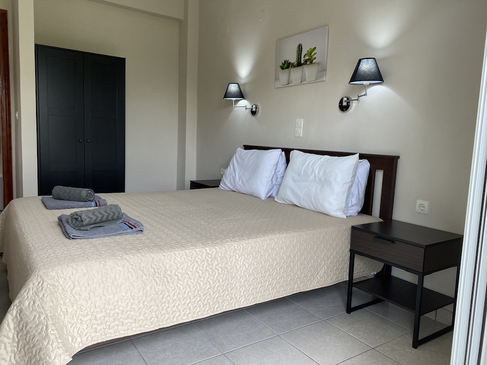 Apartment, 1 Queen Bed, Garden View