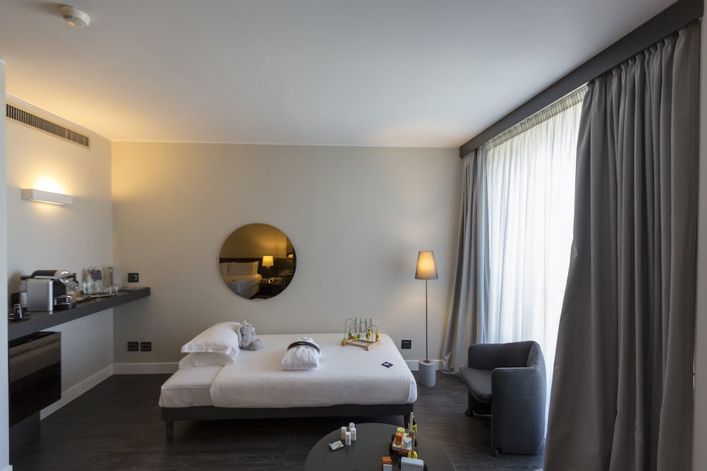 Superior Business Room, 1 Queen Bed - Photo 10