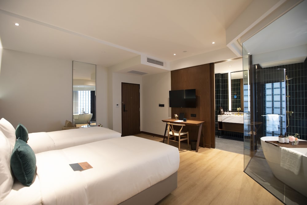 Palm Marvellous Hollywood Bedroom - Photo 9