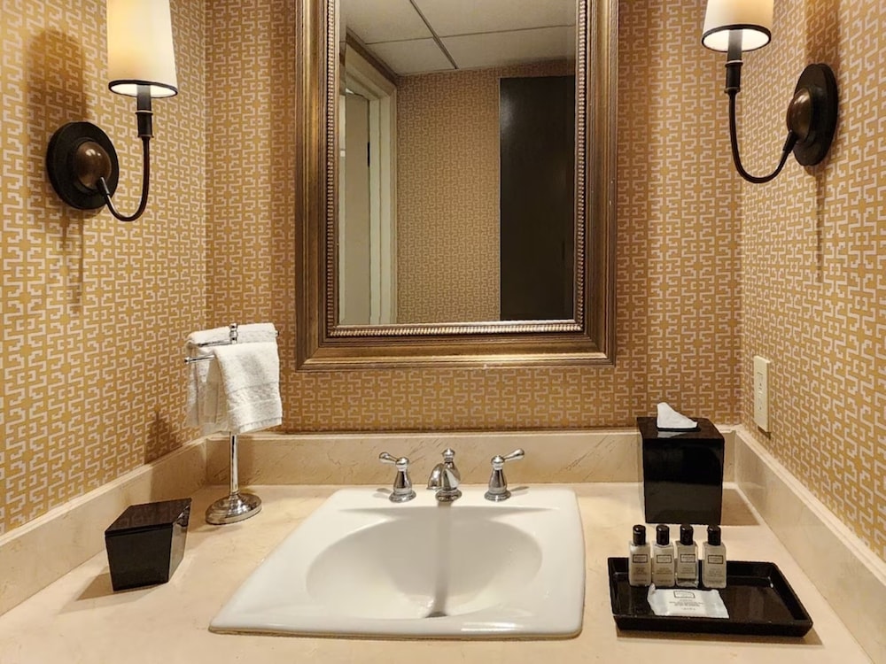 Deluxe Room, 1 King Bed, City View (Fitness King)