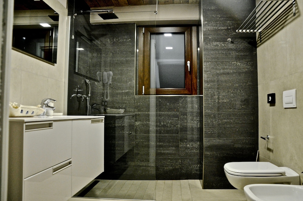 Design Suite, Ensuite, Garden View photo 2