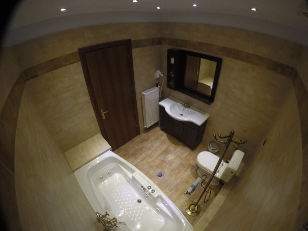 Honeymoon Chalet, 1 King Bed, Lake View, Executive Level photo 2