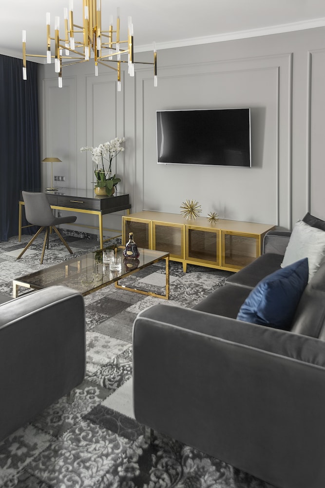 Exclusive Apartment, 1 King Bed photo 2