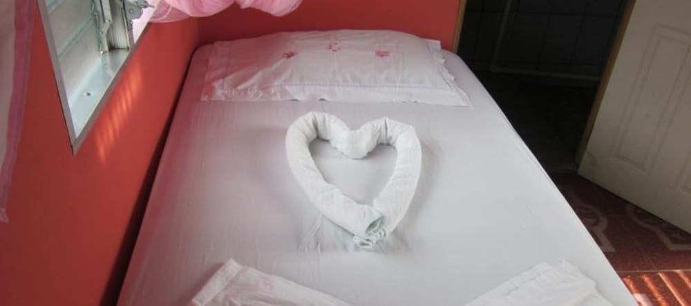 Cabin (1Double and 1 Single Bed ) photo 2